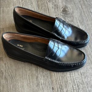 G.H. Bass Weejuns women’s Classic Black Loafers
